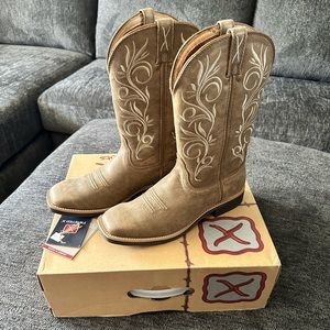 NEW women’s twisted x boots